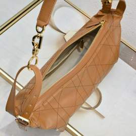 Picture of Dior Handbags _SKUfw239235755fw